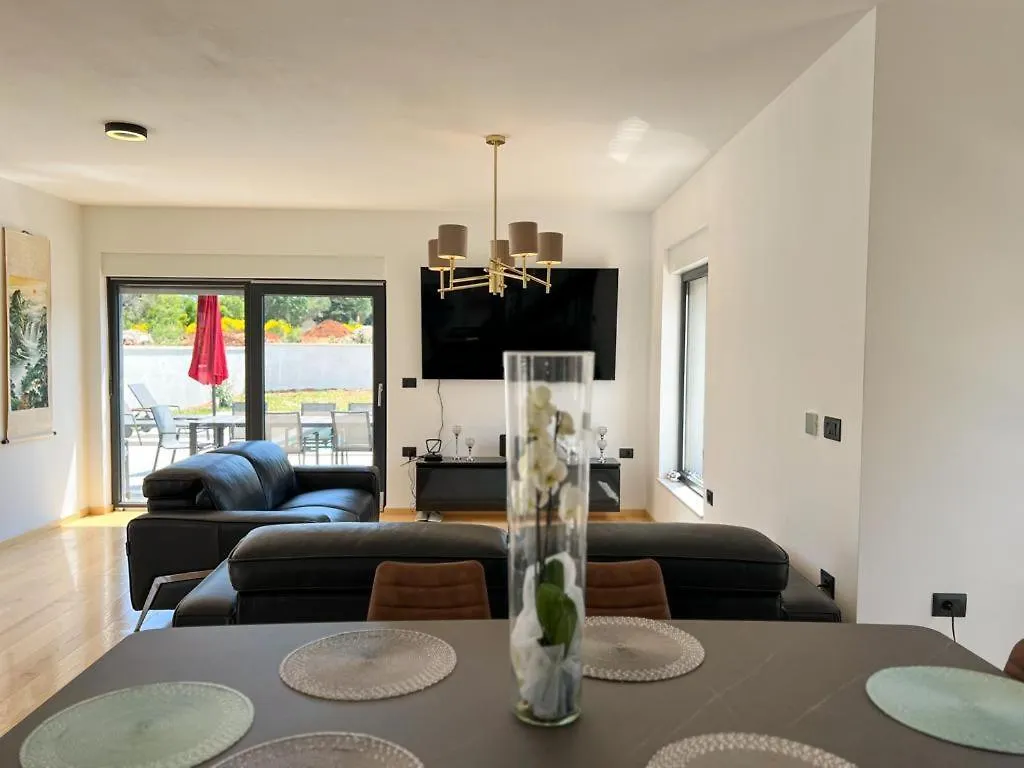 Villa Azra & Tony Liznjan