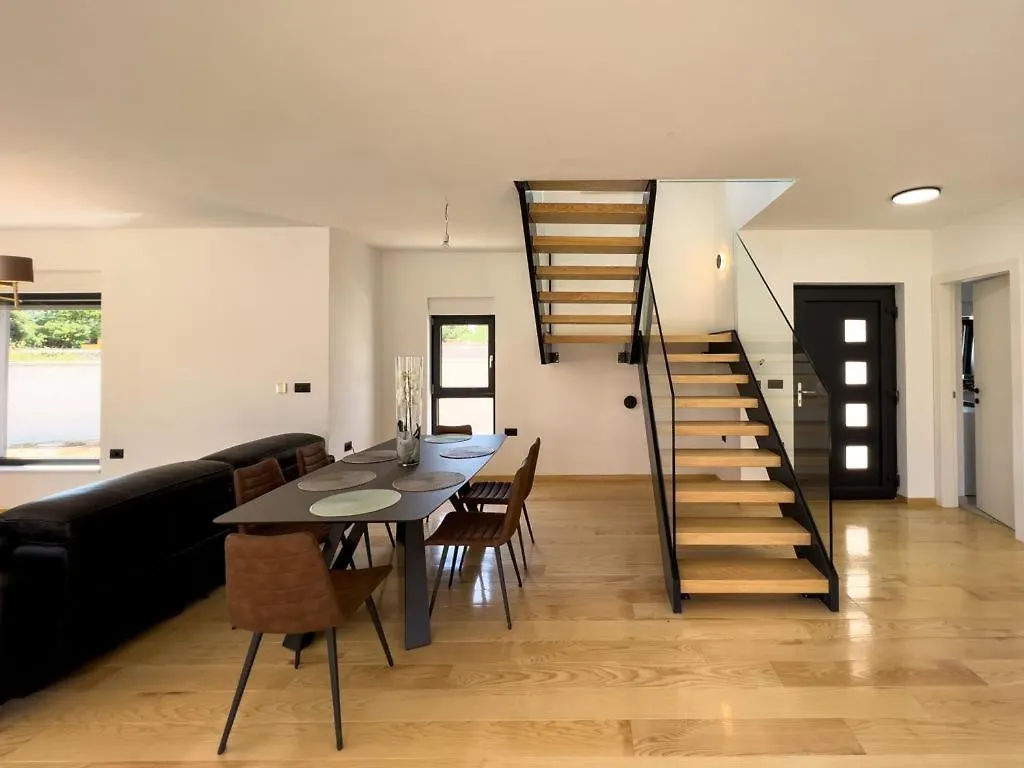 Villa Azra & Tony Liznjan